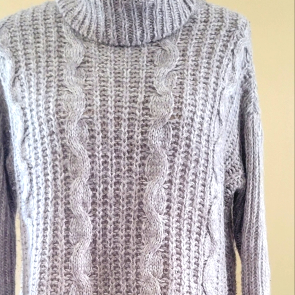 Charlotte Ruso sweater 🥰